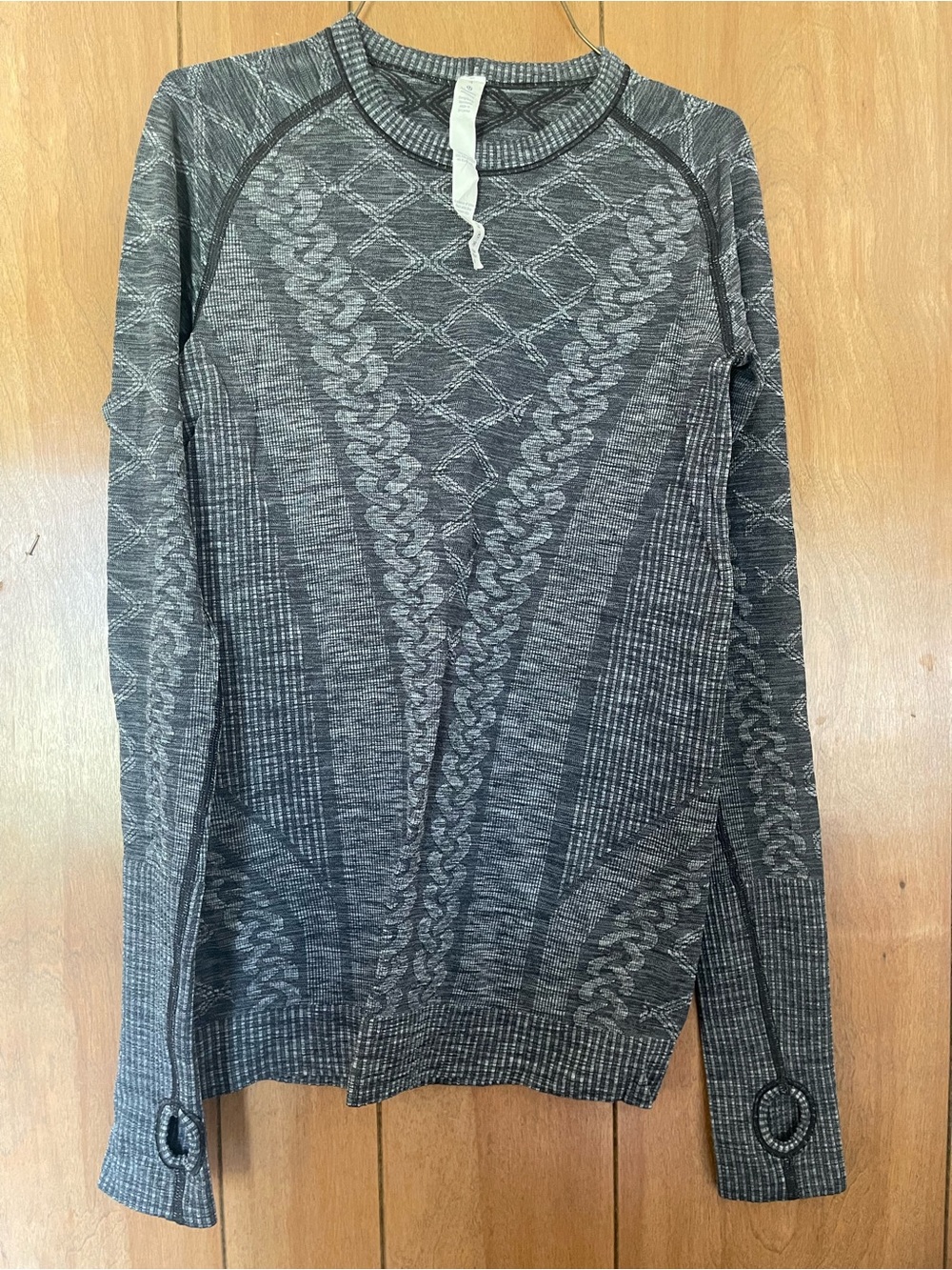 Lululemon size 4 Long-Sleeve Gray Patterned shirt activewear